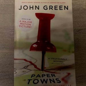Paper Towns by John Green --- USED